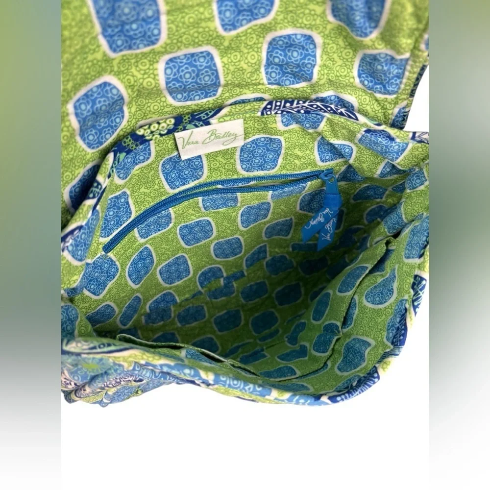 Vera Bradley Saddle Crossbody in Doodle Daisy – Quilted Cotton Bag